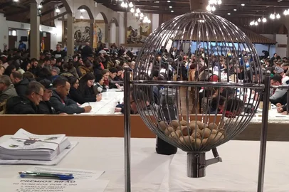 A 11ª edição do tradicional Bingo Solidário, promovido pela Associação de Apoio a Pessoas com Câncer (Aapecan) de Bento Gonçalves, ocorre no dia 25 de julho, às 19h30min, no CTG Laço Velho<!-- NICAID(16080332) -->