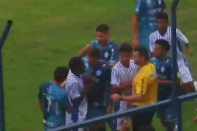 Confusão entre Novo Hamburgo e Esportivo <!-- NICAID(16265075) -->