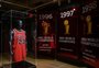 Camisa usada por Michael Jordan nas finais de 1998 é vendida por US$ 10 milhões