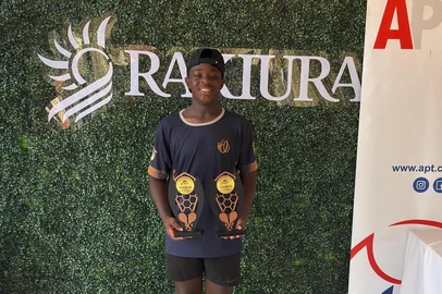 O tenista Vitor Moraes, o Vitinho, conquistou o título de simples e de duplas do Rakiura Open, disputado na cidade de Luque, no Paraguai<!-- NICAID(16025038) -->