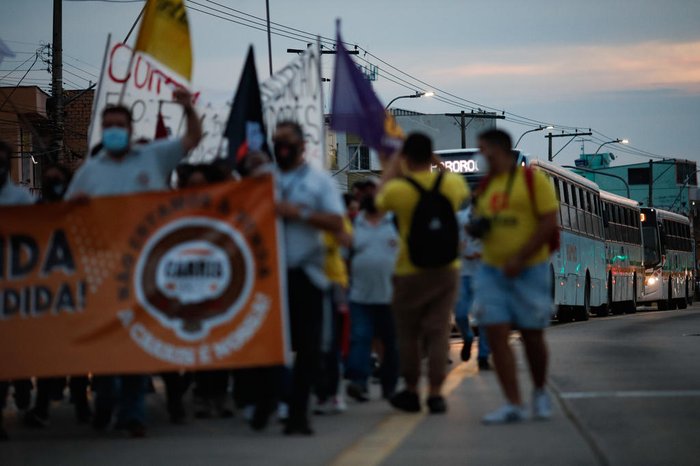 Após a assembleia, o grupo saiu em caminhada pela Avenida Bento Gonçalves