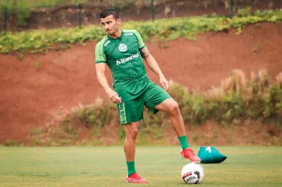 Atacante Guilherme Parede anunciado pelo Juventude<!-- NICAID(14996224) -->