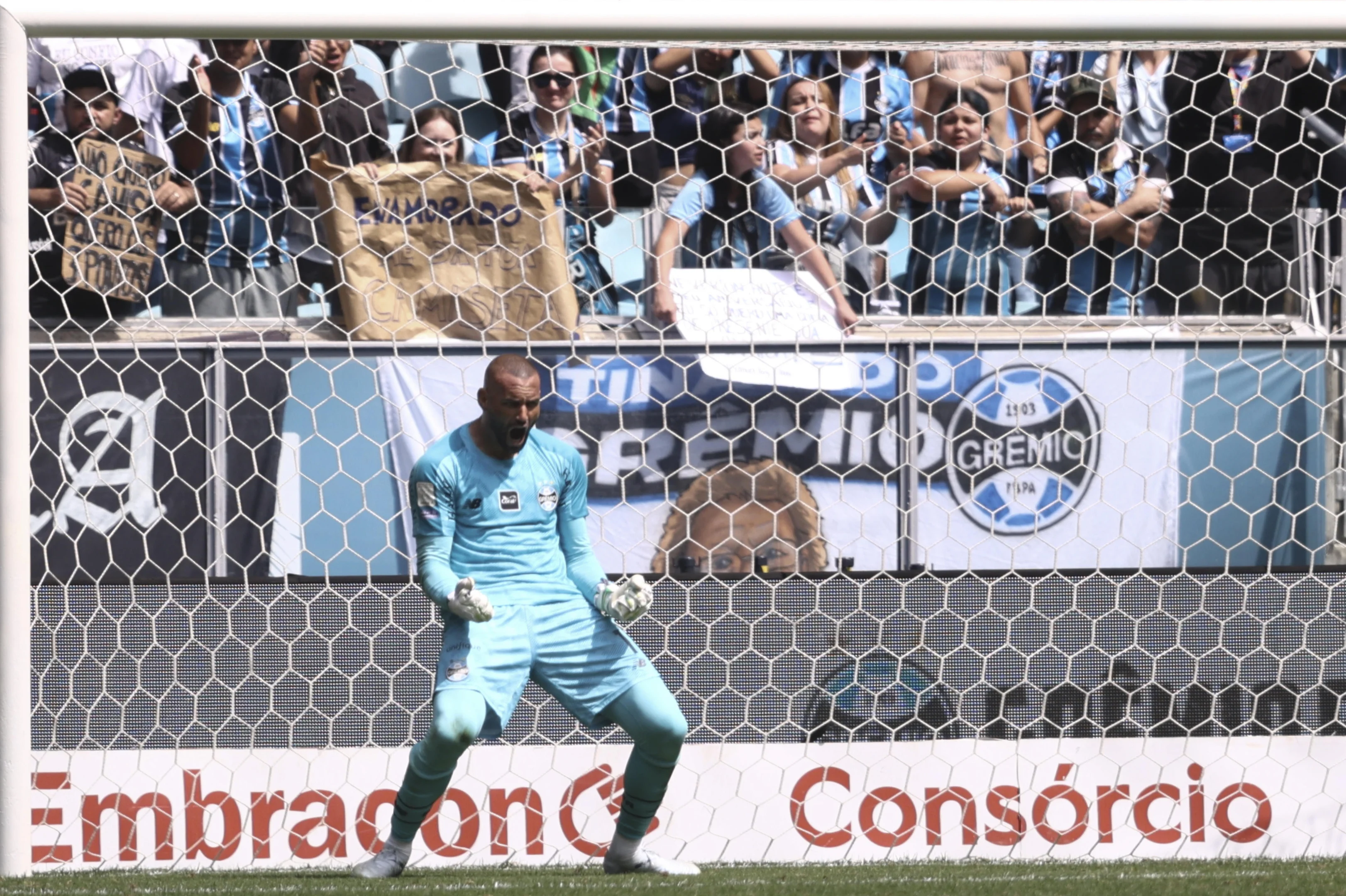 Grêmio precisa de cinco vitórias para escapar do rebaixamento