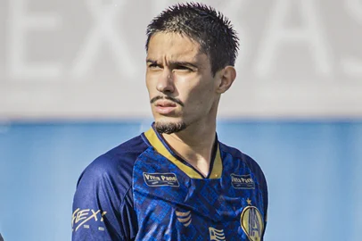 Enzo Costa, filho do Fernandão, jogando pela Aparecidense<!-- NICAID(16087523) -->