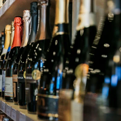 CAXIAS DO SUL, RS, BRASIL, 02/12/2025. Aumenta vendas e procura por espumantes em vinícolas da Serra para as festas de fim de ano. (Neimar De Cesero/Agência RBS)Indexador: Neimar De Cesero<!-- NICAID(16178235) -->