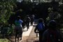 CAMBARÁ DO SUL, RS, BRASIL, 24/05/2022. A reportagem foi até o Cânion Itaimbezinho, no Parque Nacional Aparados da Serra, gerido pelo ICMBio e que está sob concessão da empresa Urbia Cânions Verdes. Entre as novidades, estão o passeio de bicicleta pela Trilha do Cotovelo e uma experiência de balão cativo. Na foto, o casal Michele Nascimento, 27 anos, e Maurício Ribeiro dos Santos, 28. (Bruno Todeschini/Agência RBS)<!-- NICAID(15106803) -->