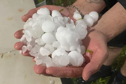 Bruna Assinck / Portal Assinck / Divulgação Granizo causa estragos em municípios do norte e noroeste; Santa Bárbara do Sul teve 80 casas danificadas<!-- NICAID(16363544) -->