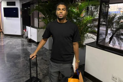 Gustavo Prado chegando à concentração colorada em Belo Horizonte<!-- NICAID(16057725) -->