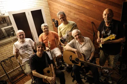 PORTO ALEGRE, RS - 20/03/2023 - O primeiro ensaio do Almôndegas, que se reencontra em show no Araújo Vianna na sexta-feira (24). FOTO: Camila Hermes, Agência RBS<!-- NICAID(15380932) -->