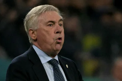Brazil's Italian head coach Carlo Ancelotti gestures during the 2026 FIFA World Cup South American qualifiers football match between Brazil and Paraguay at the Neo Quimica Arena in Sao Paulo, Brazil, on June 10, 2025. (Photo by NELSON ALMEIDA / AFP)<!-- NICAID(16057522) -->