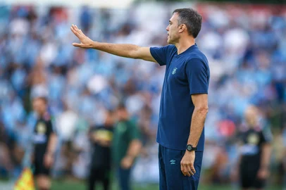 RS - FUTEBOL/CAMPEONATO GAUCHO 2025 /GREMIO X YPIRANGA - ESPORTES - Lance da partida entre Gremio e Ypiranga disputada na tarde deste sabado, no EstÃ¡dio Colosso da Lagoa, em Erechim, valida pelo Campeonato Gaucho 2025. FOTO: LUCAS UEBEL/GREMIO FBPA. Desabato<!-- NICAID(15977314) -->