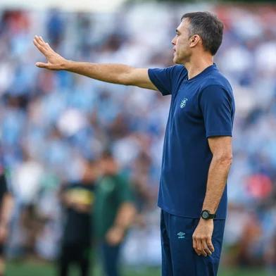 RS - FUTEBOL/CAMPEONATO GAUCHO 2025 /GREMIO X YPIRANGA - ESPORTES - Lance da partida entre Gremio e Ypiranga disputada na tarde deste sabado, no EstÃ¡dio Colosso da Lagoa, em Erechim, valida pelo Campeonato Gaucho 2025. FOTO: LUCAS UEBEL/GREMIO FBPA. Desabato<!-- NICAID(15977314) -->