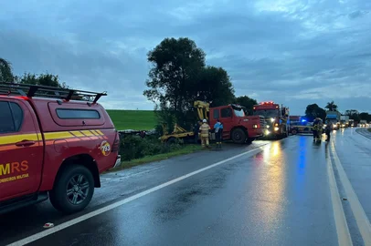 CRUZ ALTA, RS, BRASIL - 17/06/2025 - Acidente entre carreta e carro na BR-158, no Noroeste<!-- NICAID(16062193) -->