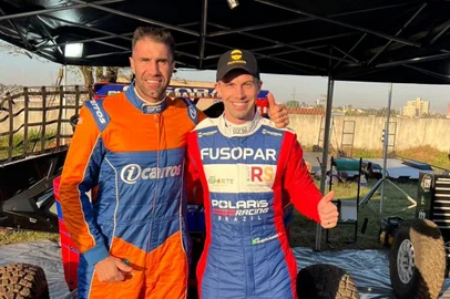 O piloto Gregório Caselani e o navegador Gustavo Pellin irão para o maior rally das américas com a responsabilidade de serem a primeira dupla 100% caxiense a frente dos famosos UTV´s. Na foto, Gustavo Pellin (navegador) e Gregório Caselani (piloto)<!-- NICAID(15504301) -->