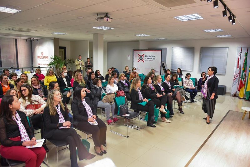Microempa abre inscrições ao Prêmio Empreendedorismo Feminino 2022 <!-- NICAID(15167836) -->