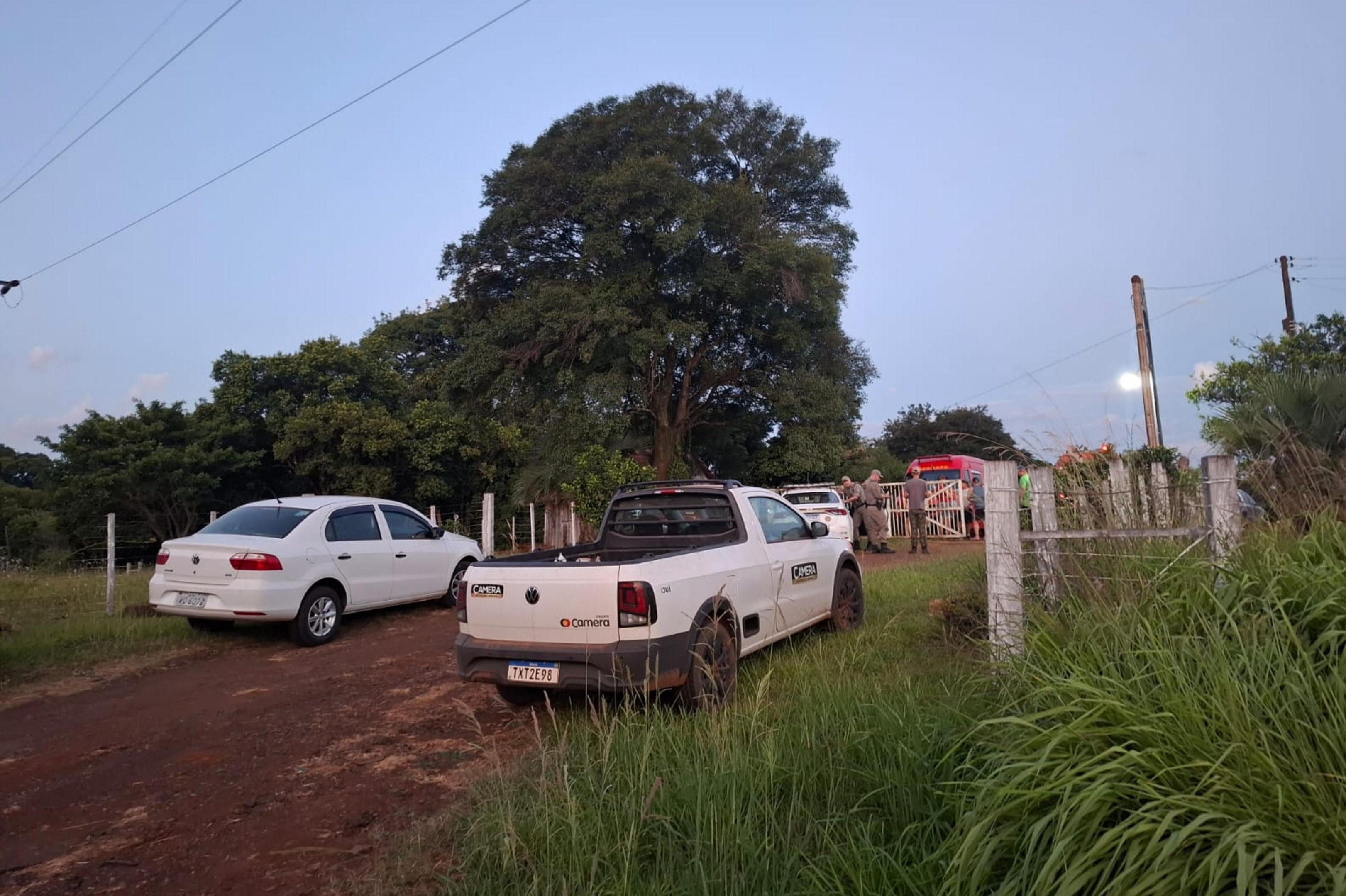 Mulher morre ap&oacute;s ficar presa entre ve&iacute;culo e poste de concreto em Iju&iacute;