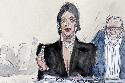 (FILES) This court sketch made on May 13, 2025 in Paris shows US celebrity Kim Kardashian (C), next to co-accused Aomar Ait Khedache, testifying before the Assize Court for the trial over the 2016 robbery that saw her relieved of millions of dollars' worth of jewellery at gunpoint. French prosecutors on May 21, 2025, requested that the alleged mastermind behind the robbery of reality TV star Kim Kardashian be sentenced to 10 years in prison. Aomar Ait Khedache, 69, has itted to tying up Kardashian, but denies being the ringleader of the robbery. (Photo by Benoit PEYRUCQ / AFP)<!-- NICAID(16042300) -->