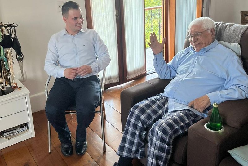 Vereador de Antônio Prado Bernardo Carlesso Franceschini (MDB) visitou ex-governador Alceu Collares, 94 anos.<!-- NICAID(15112649) -->