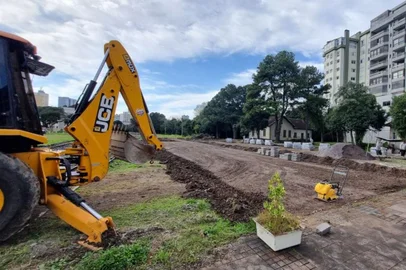 Com investimento de R$ 7 milhões, revitalização do Largo da Estação Férrea tem início em Caxias do Sul<!-- NICAID(15781379) -->