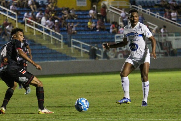 Caxias e Inter empatam em jogo marcado por pênalti perdido e gol contra -  18/03/2023 - UOL Esporte