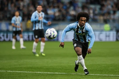 Renan Mattos / Agencia RBS PORTO ALEGRE, RS, BRASIL, 24-09-2025: Grêmio x Botafogo válido pelo Campeonato Brasileiro Série A 2025, na Arena. Na foto, o jogador do Grêmio, Willian. Foto: Renan Mattos / Agência RBS<!-- NICAID(16132108) -->