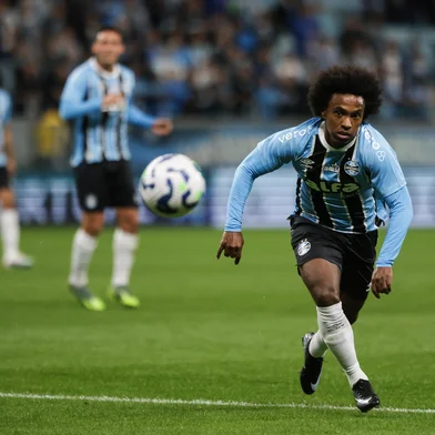 PORTO ALEGRE, RS, BRASIL, 24-09-2025: Grêmio x Botafogo válido pelo Campeonato Brasileiro Série A 2025, na Arena. Na foto, o jogador do Grêmio, Willian. Foto: Renan Mattos / Agência RBS<!-- NICAID(16132108) -->