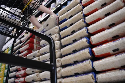 CAXIAS DO SUL, RS, BRASIL, 07/01/2021 - Oleo de soja e arroz foram os produtos das cesta básica quqe mais aumentaram de preço durante a pandemia do novo coronavírus. (Marcelo Casagrande/Agência RBS)<!-- NICAID(14685622) -->