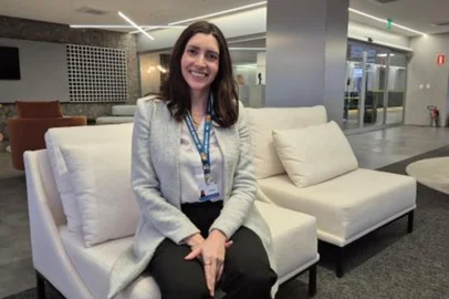 A auditora Andréia de Oliveira dos Santos, do Tribunal de Contas do Estado do Rio Grande do Sul (TCE-RS), foi selecionada para integrar o Conselho de Auditores da ONU — colegiado responsável por conduzir auditorias internas nas finanças das entidades das Nações Unidas, incluindo fundos, programas e missões de paz. A seleção foi conduzida pelo Tribunal de Contas da União (TCU), em parceria com a Associação dos Membros dos Tribunais de Contas do Brasil (Atricon).<!-- NICAID(16118070) -->