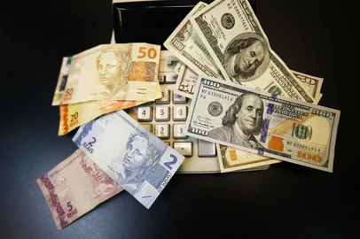 PORTO ALEGRE, RS, BRASIL, 06-06-2018: Fotos para matéria sobre a alta do Dólar na bolsa de valores (FOTO FÉLIX ZUCCO/AGÊNCIA RBS, Editoria de Notícias).<!-- NICAID(13585354) -->