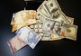 Dólar fecha na menor cotação de 2025 por estímulo ao consumo na China