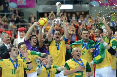 futsal brasil hepta campeão mundial copa do mundo falcão vinícius 18112012