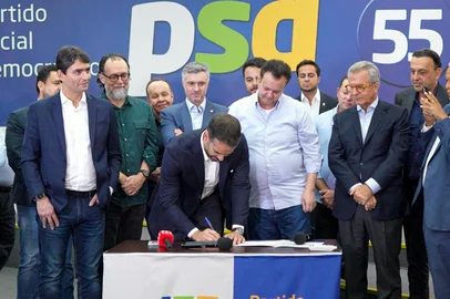 Governador do RS, Eduardo Leite, confirma filiação ao PSD.<!-- NICAID(16034170) -->