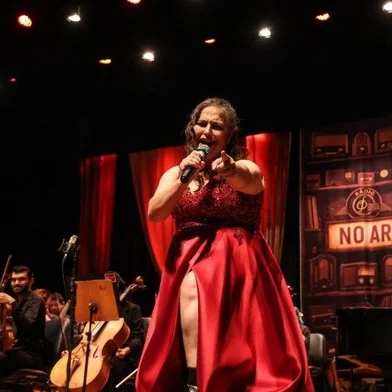 Daiane Diniz e banda Rocksane se apresentam em Santa Maria