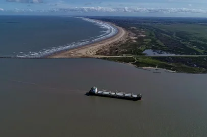 Rio Grande, RS, BRASIL, 11/04/2023- A rotina no porto de Rio Grande, o maior do RS.  Foto: Lauro Alves  / Agencia RBS<!-- NICAID(15399567) -->