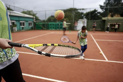 PORTO ALEGRE, RS, BRASIL,  26-03-2026: Fotos para reportagem especial sobre projetos sociais de esporte em Porto Alegre que mudam vidas. No extremo sul da capital, o projeto WimBelemDom tem como objetivo promover a inclusão de crianças e adolescentes em situação de risco e/ou vulnerabilidade social. (Foto: André Ávila/Agência RBS)Indexador: Andre Avila<!-- NICAID(16253153) -->
