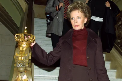 JUSTICE-USA-MONACOLily Safra, widow of Edmond Safra, leaves the Monaco courthouse on December 2, 2002, on the last day of the trial of Ted Maher, the American nurse accused before the Monaco Criminal Court of causing a fire that led to the death of banker Edmond Safra and his nurse on December 3, 1999. Ted Maher was sentenced that day to ten years in prison. (Photo by VANINA LUCCHESI / AFP)Editoria: CLJLocal: MonacoIndexador: VANINA LUCCHESISecao: judiciary (system of justice)Fonte: AFPFotógrafo: STF<!-- NICAID(16207362) -->