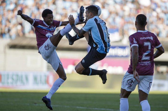 Jogo foi repleto de divididas duras, ao melhor estilo do Gauchão