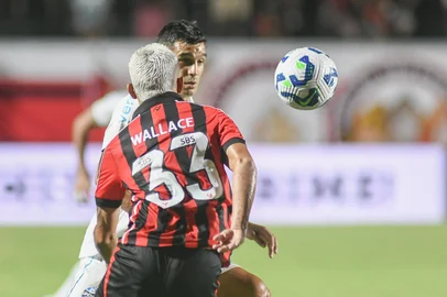 VITÓRIA X GRÊMIOBA - VITORIA/GREMIO - ESPORTES - Partida entre Vitória x Grêmio válida pela sexta rodada do Campeonato Brasileiro 2025 realizada no Estádio Manoel Barradas em Salvador/BA na noite deste domingo (27). 27/04/2025 - Foto: FELIPE ALVES/FOTOARENA/FOTOARENA/ESTADÃO CONTEÚDOEditoria: ESPORTESLocal: SALVADORIndexador: FELIPE ALVESFonte: 2728641Fotógrafo: FOTOARENA<!-- NICAID(16025491) -->