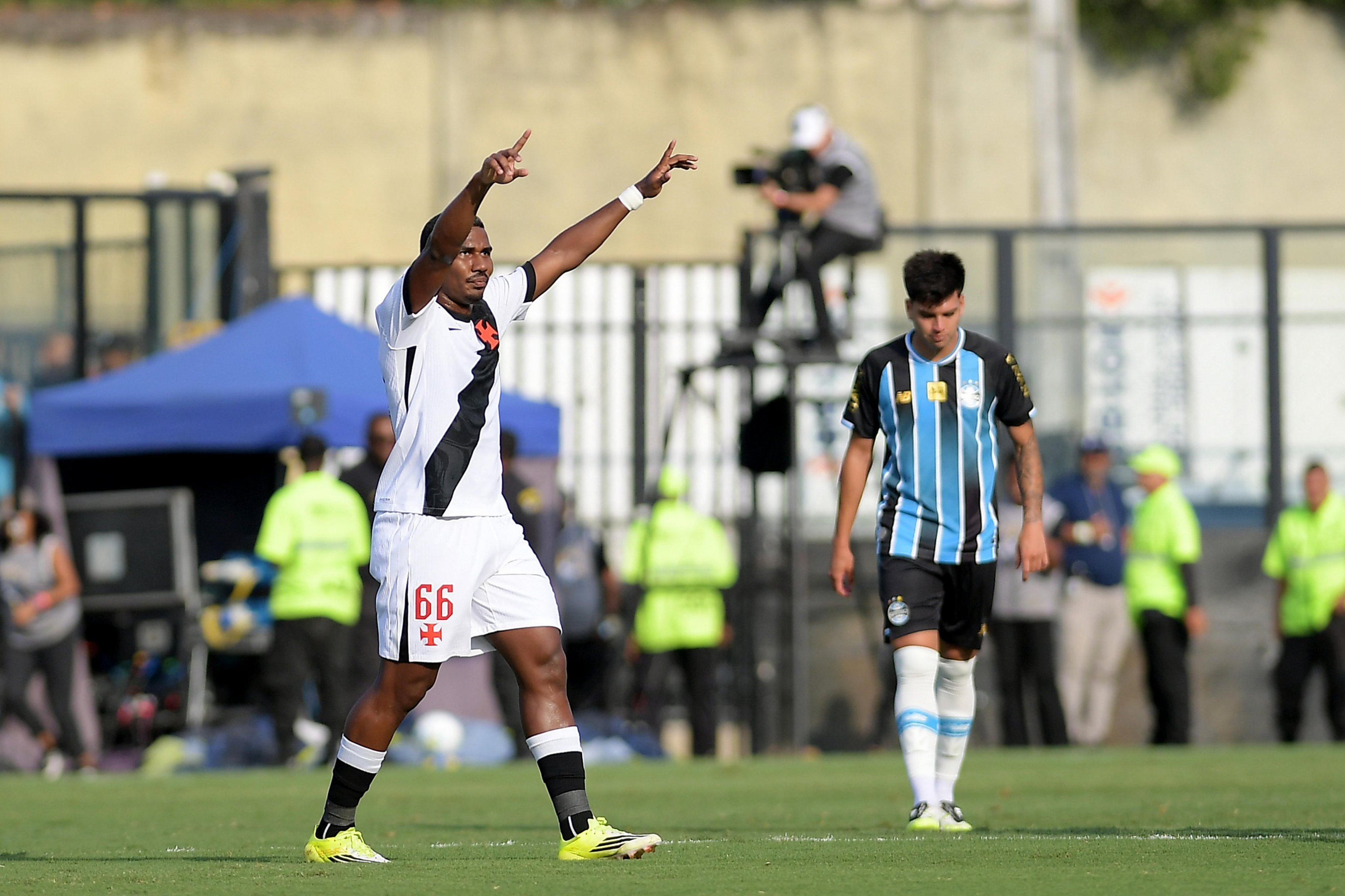 Em reencontro com Renato, Gr&ecirc;mio perde para o Vasco pelo Brasileir&atilde;o