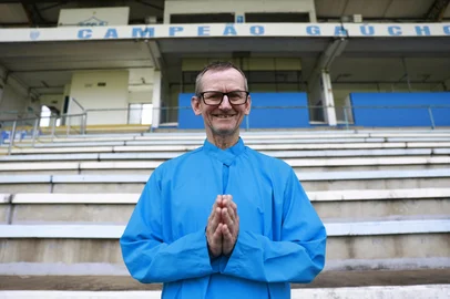 Novo Hamburgo, RS, Brasil - Especial Gauchão 2026. Na imagem o Elton, torcedor símbolo do Esporte Clube Novo Hamburgo.Indexador: jeff botega<!-- NICAID(16199983) -->