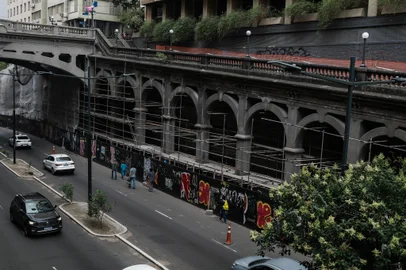 PORTO ALEGRE, RS, BRASIL - 2024.12.10: Balanço de como está a obra do Viaduto Otávio Rocha. (Foto: Renan Mattos/ Agência RBS)<!-- NICAID(15933016) -->