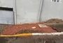 Após prejuízo de R$ 12 mil e mais de um ano de espera, calçada em Cachoeirinha começa a ser consertada 