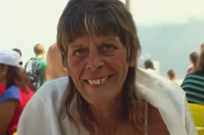 Anamaria de Carvalho, conhecida como A Mulher de Branco de Ipanema, em documentário de Chico Canindé.<!-- NICAID(15501596) -->