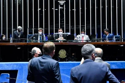 Relator mantém "pacotão trabalhista" com novos programas, mas tira mudança na CLT.<!-- NICAID(14878860) -->