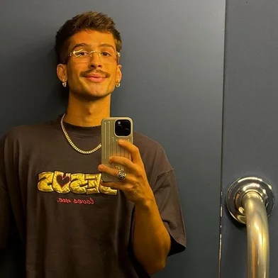 João Guilherme <!-- NICAID(15743086) -->