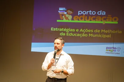 Porto Alegre, RS, Brasil 18/02/2025: Nesta terça-feira, 18, o prefeito Sebastião Melo e o secretário municipal de Educação, Leonardo Pascoal, lançaram o Porto da Educação, um pacote de estratégias e ações para o setor nos próximos quatro anos. Foram apresentadas medidas de curto, médio e longo prazos. O evento ocorreu às 14h, no Teatro Túlio Piva, na Rua da República, 575, Cidade Baixa. Foto: Alex Rocha/PMPA/DivulgaçãoIndexador: Alex Rocha<!-- NICAID(15979150) -->