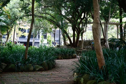 Porto Alegre RS Brasil - Praça Maurício Cardoso, no bairro Moinhos de Vento, é mantida por arrecadação de moradores, comércio local e empresas. Foto: Jonathan Heckler / Agencia RBS<!-- NICAID(15598139) -->