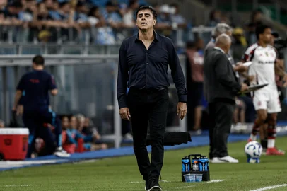 11.04.25, Porto Alegre, RS, Brasil: Terceira rodada do Brasileirão 2025. Grêmio x Flamengo, na Arena. Técnico, Gustavo Quinteros.  Fotos: Duda Fortes/Agencia RBSIndexador: Andre Avila<!-- NICAID(16016287) -->
