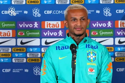 entrevista coletiva de wesley <!-- NICAID(15998177) -->