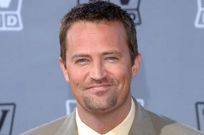 (FILES) Actor Matthew Perry attends the 2003 TV Land awards at the Palladium theatre in Hollywood on March 2, 2003. Matthew Perry, one of the stars of smash hit TV sitcom "Friends," has been found dead at his home, US media reported Saturday October 28. He was 54.Law enforcement sources told the Los Angeles Times that Perry was found unresponsive in a hot tub at his Los Angeles home.The LA Times and TMZ, which first reported the news, both said there were no signs of foul play, citing anonymous sources. (Photo by Chris Delmas / AFP)Editoria: ACELocal: HollywoodIndexador: CHRIS DELMASSecao: cinemaFonte: AFPFotógrafo: STF<!-- NICAID(15582831) -->